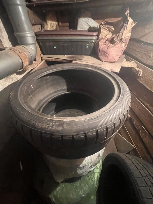 Продам шины на 18