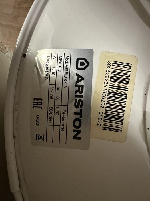Бойлер от фирмы Ariston 80л