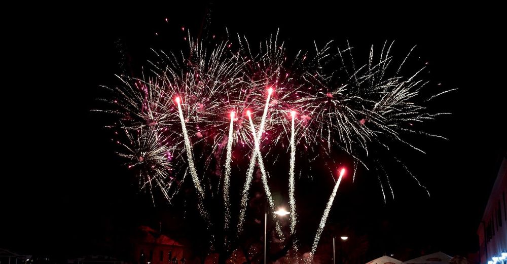 Fum greu,jocuri artificii de exterior zi și noapte