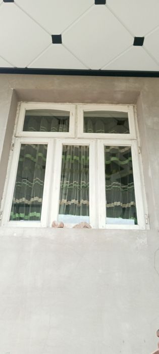 Eshik 2ta  razmeri 2.30/1.20 romlar 6 ta 1.50/1.40 2ta rom 2/1.40