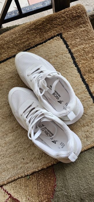 Новые женские кроссовки