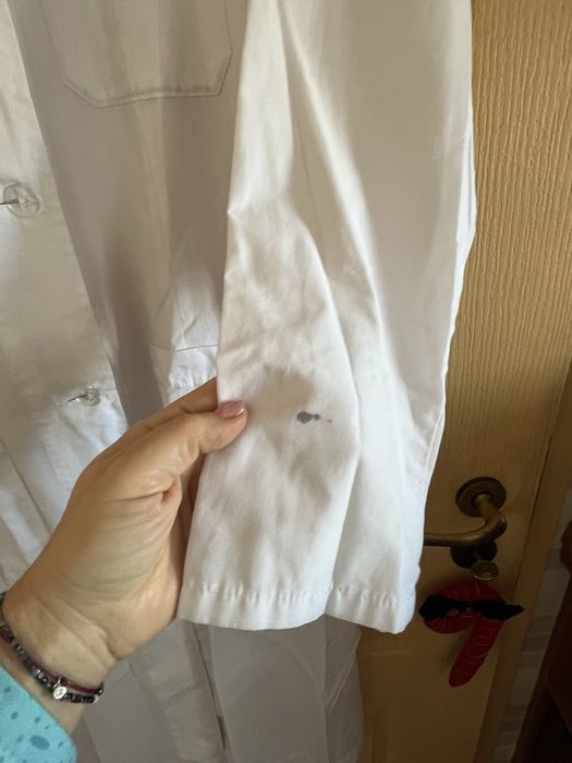 Медицинска бяла манта