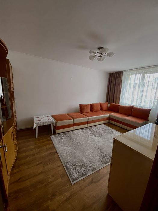 Apartament 3 camere de ÎNCHIRIAT - zona centrala, Bld Traian, foarte aproape de Scoala 2 si Spitalul Judetean.