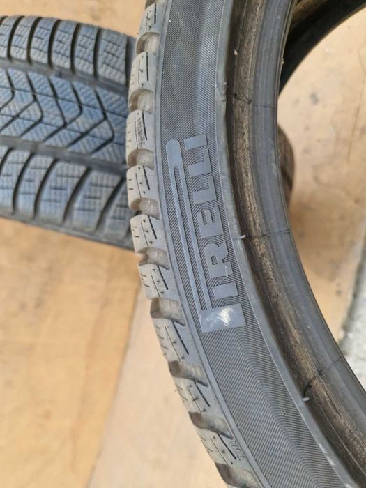 2 Pirelli R19 255/35 Зимни гуми  DOT3819