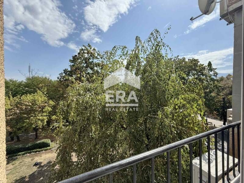 Продава се Тристаен апартамент в София, Център - 81 кв.м за 4062 €/кв.м - Снимка #3