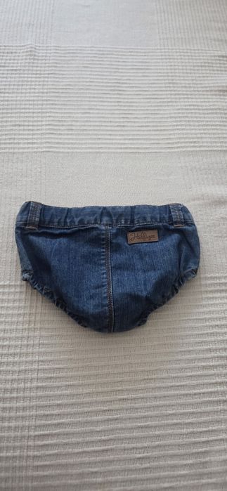Psntaloni scurti Tommy Hilfiger,originali marimea 0-3 luni,stare foarte buna