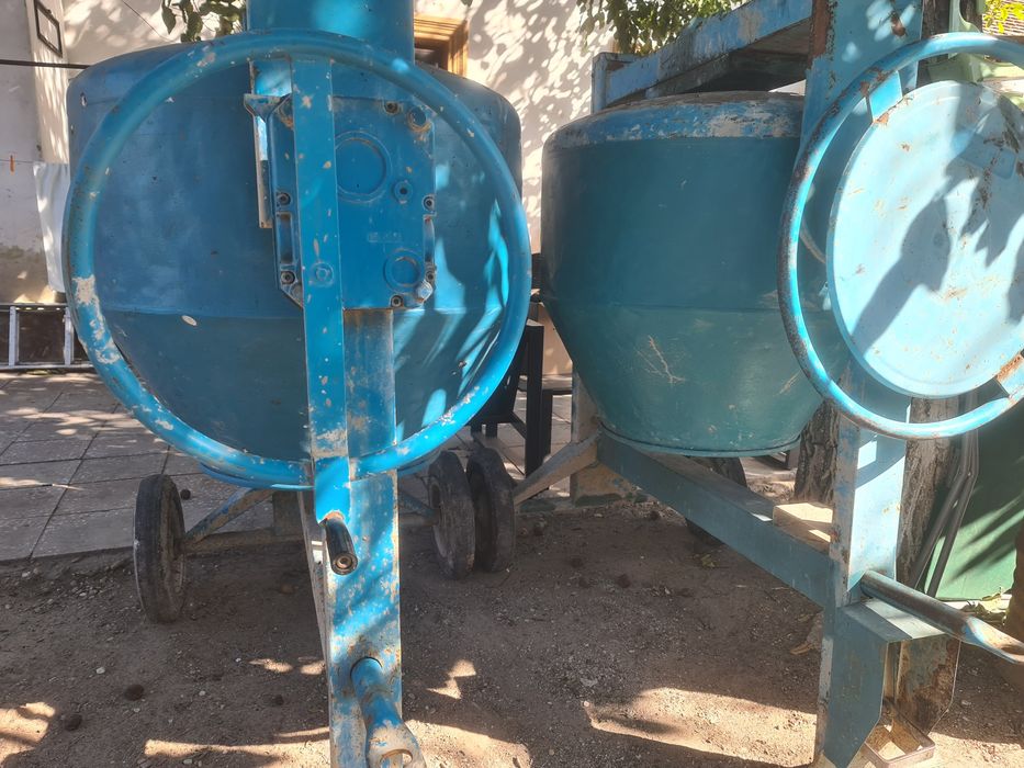 Betonieră mare silentioasa profesională Polieri-300 L+vibrator beton.
