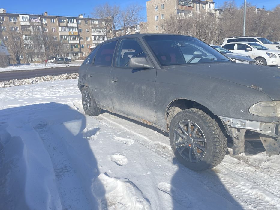 Астра Ф на запчасти, есть почти все 1.8 моно