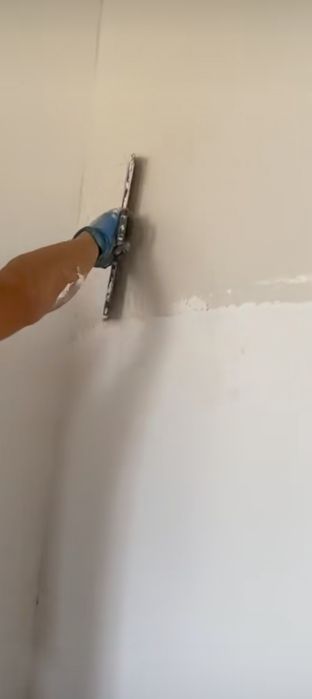 Маляра  Левкас по шпатель