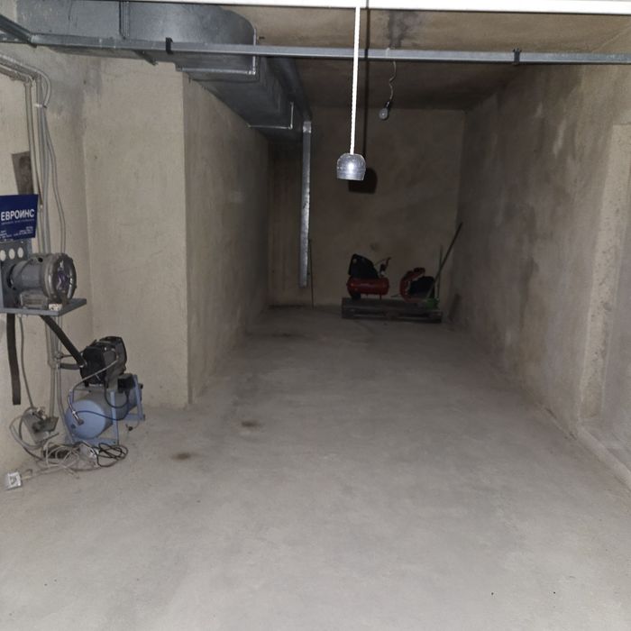 Гараж под наем в района на ритуална зала, улица Александър Дякович  18