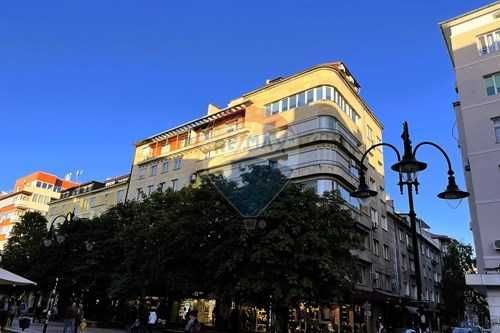 Дава се под наем Четиристаен апартамент в София, Център - 120 кв.м за 990 € - Снимка #1