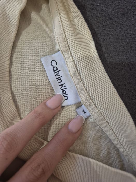 Оригинални бял панталон + бежова тениска Calvin Klein – София