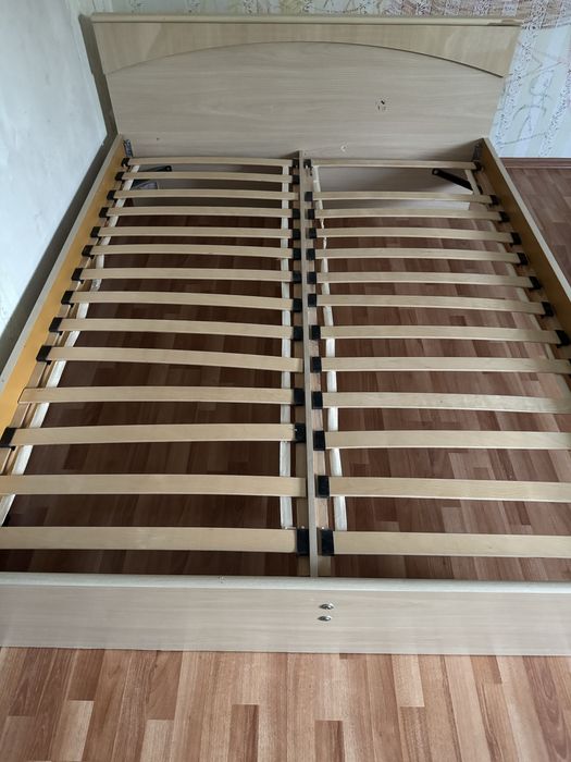 кровать двухспальная