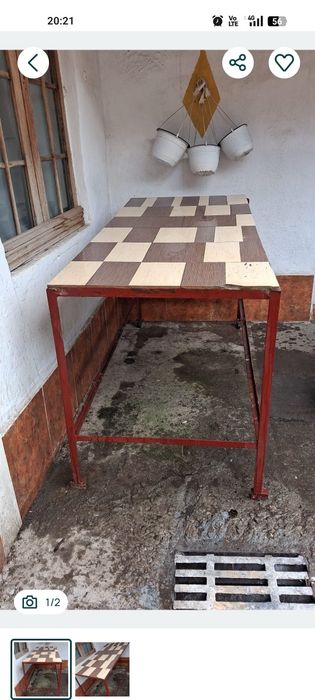 Vând masă din metal