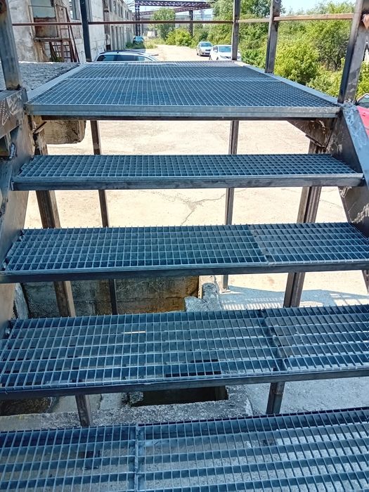 Scara metalica zincata 4mm grosime 6m l