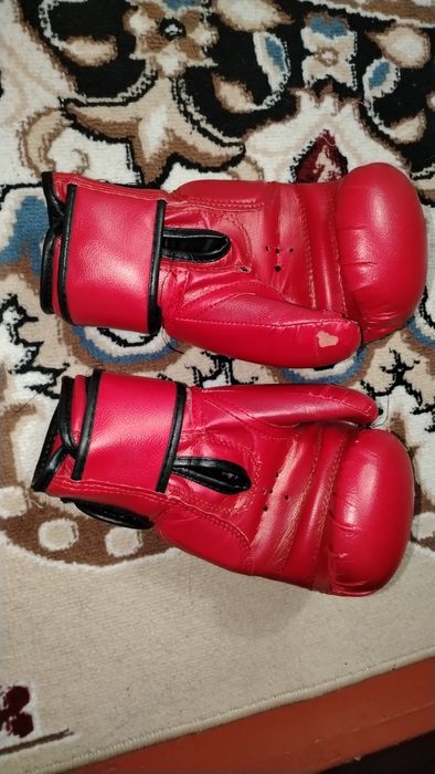 Боксерские перчатки