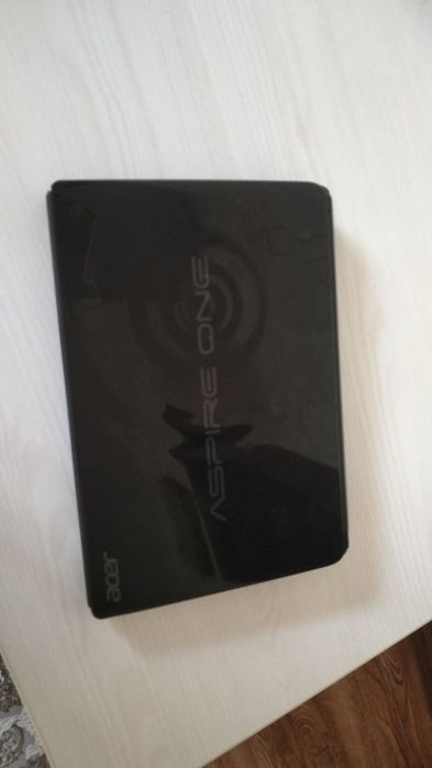 Неутбук  черного цвета