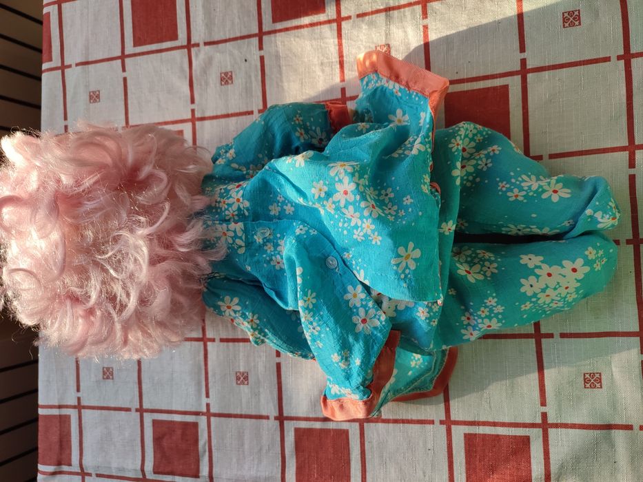 Кукла с розовыми волосами