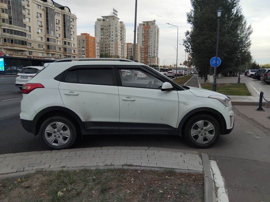 Hyundai   creta   crossover  2020  года выпуска.