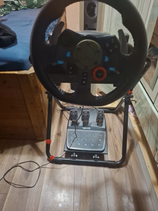 Vând volan logitech g29