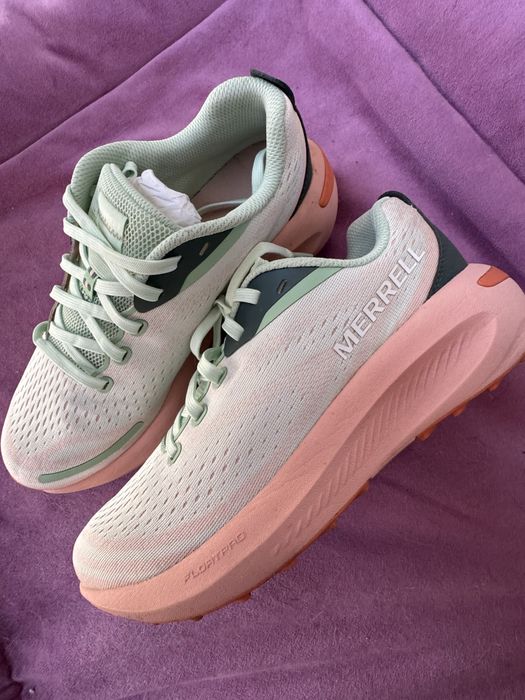 Продам кроссовки