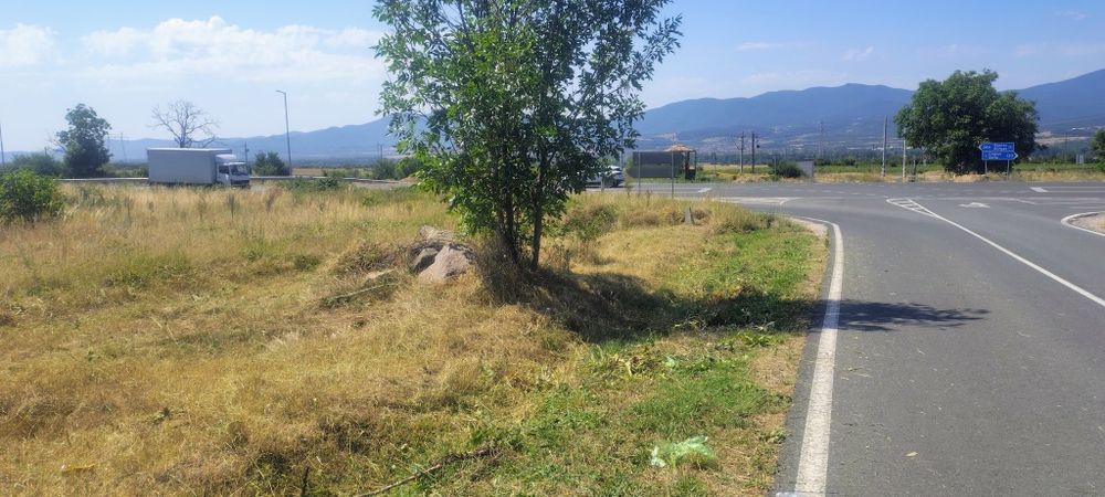 Нива на втора линия подбалканския път
нива 1 дек и