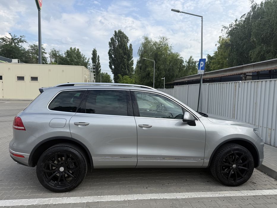 VOLKSWAGEN Touareg 2015