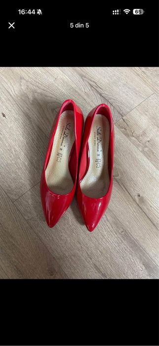 Vand pantofi din piele