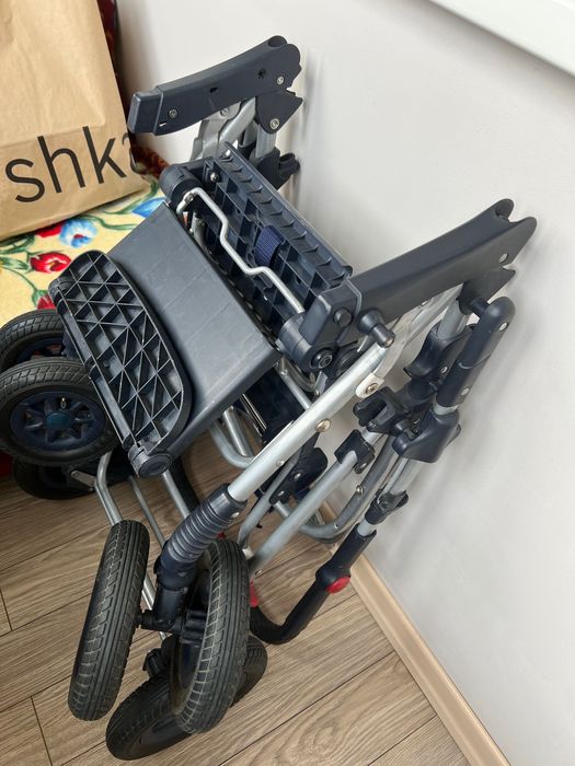 Продам коляску ( чехлы съемные, можно стирать)