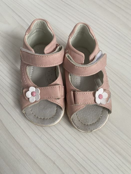 Vand sandalute ferita