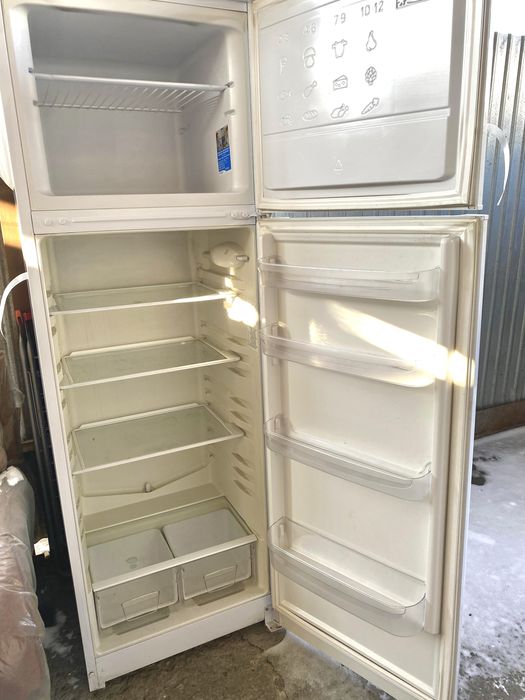 Холодильник Indesit