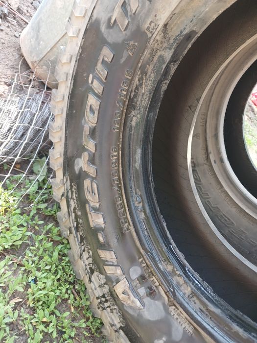 Продам шины на джип