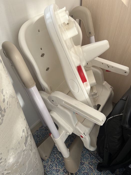 Стульчик для кормления на колесиках