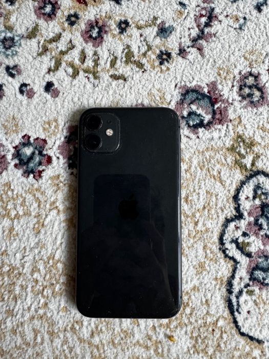 iPhone 11 работает всё аккумулятор изношен крышка экран идеально сост
