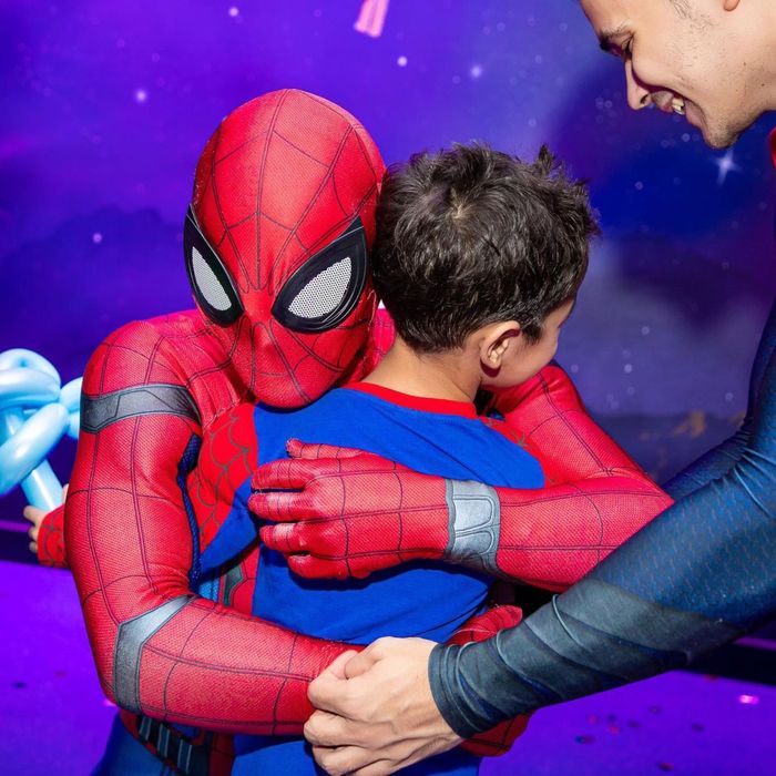 Клоуны, супергерои, принцессы, феи, а также химическое шоу