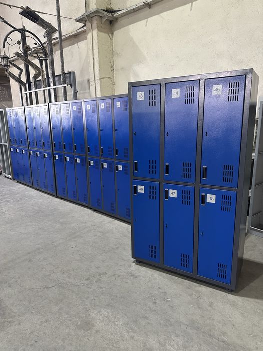 металлический шкаф