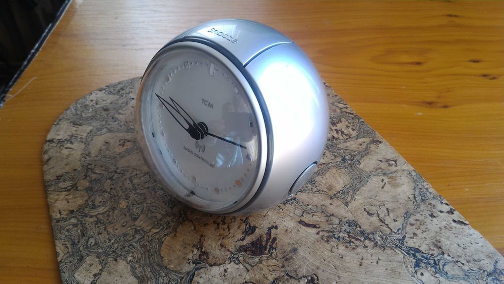 Ceas radiocontrolat, de masa, german TCM cu alarma si led de noapte ...