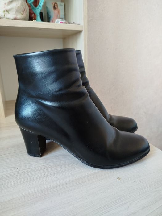 Продам женские ботинки демисезонные