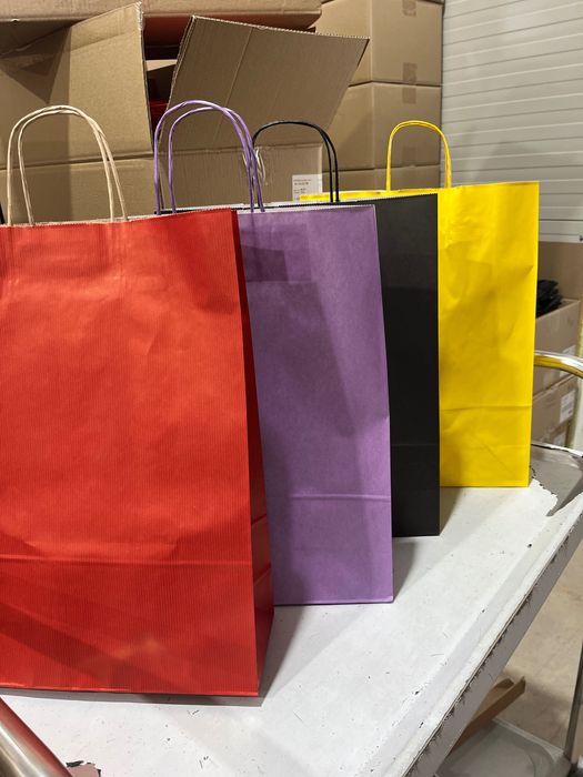 Vând pungi hârtie, se pot personaliza