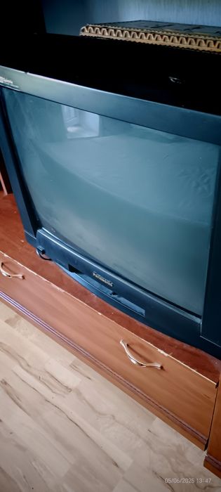 Телевизор  в рабочем состоянии panasoniс