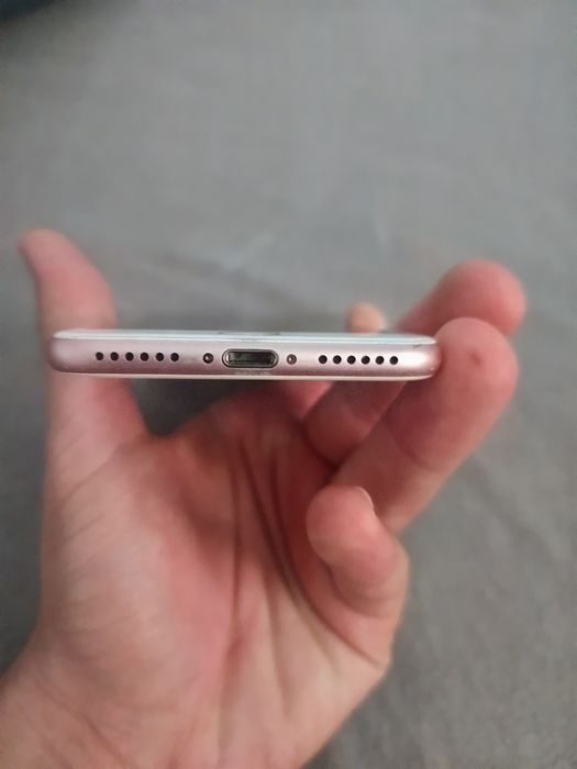 Vând iPhone 7 că nou
