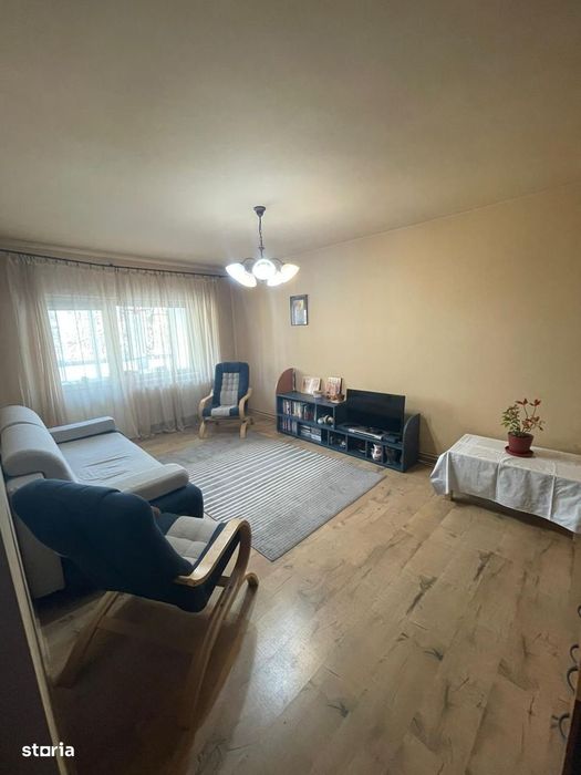 Vanzare apartament 4 camere, semimobilat, Targoviste, cartier CFR