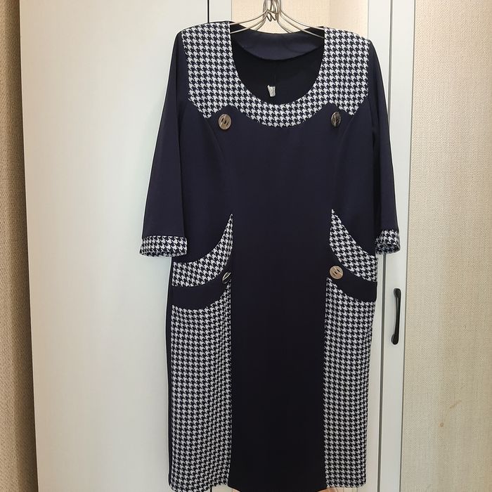 Продам женские платья