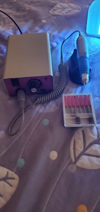 апарат для маникюра и лампа