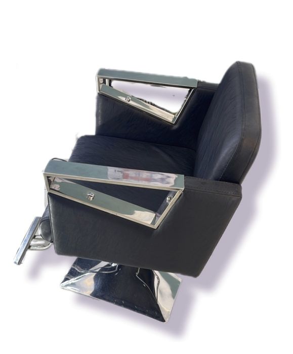 Продам парикмахерское кресло