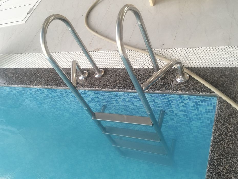 Лесница дла бассена на заказ