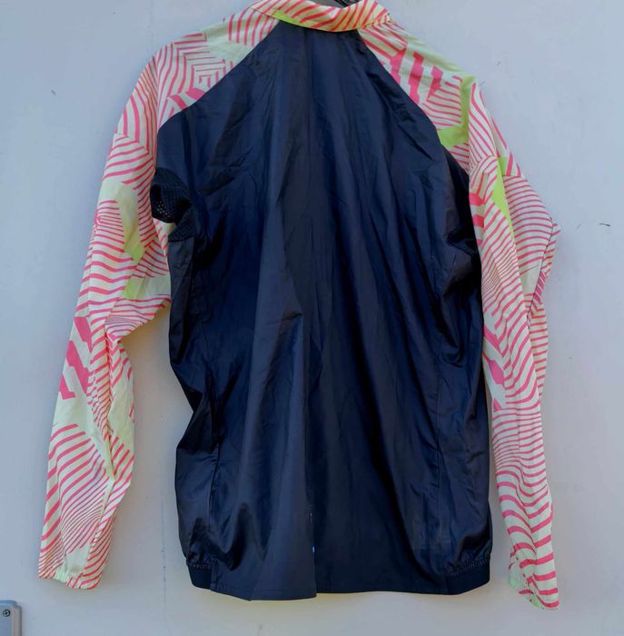 Adidas Terrex оригинална дамска горница тип ветровка Л размер