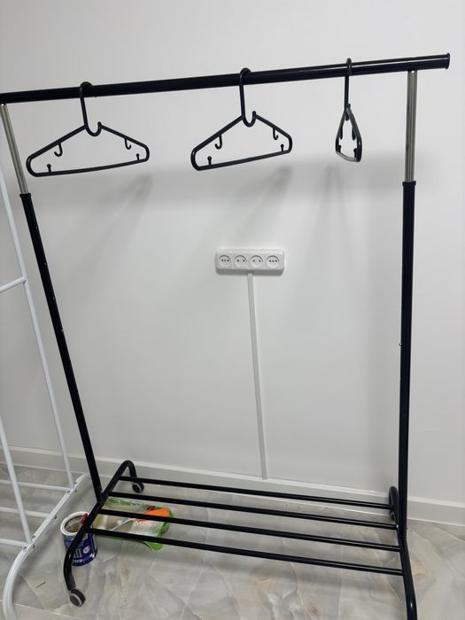 Напольная вешалка и зеркало