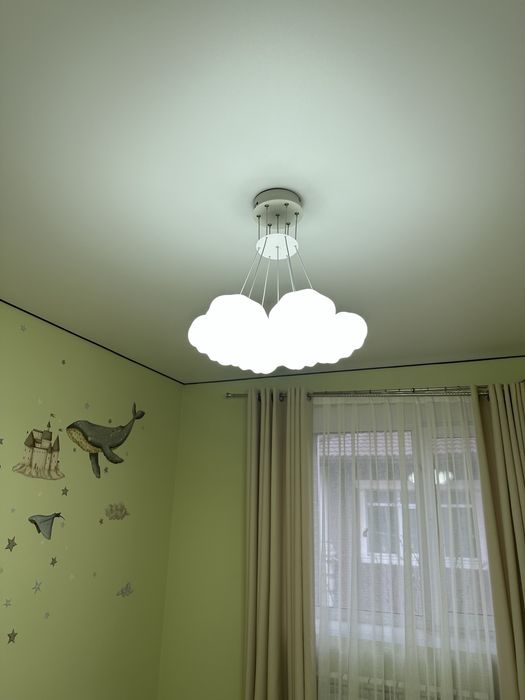 Продам 3 люстры новые