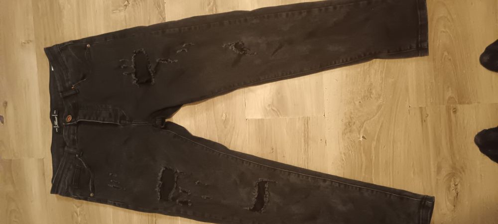 Blugi negri  90 de lei